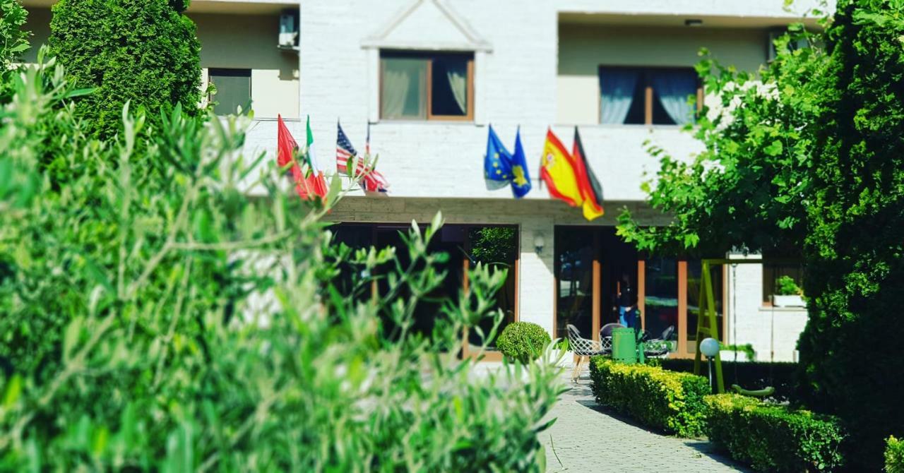 Hotel Ambasador Garden Lezhë Eksteriør billede