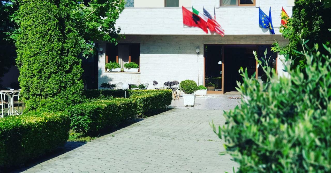 Hotel Ambasador Garden Lezhë Eksteriør billede