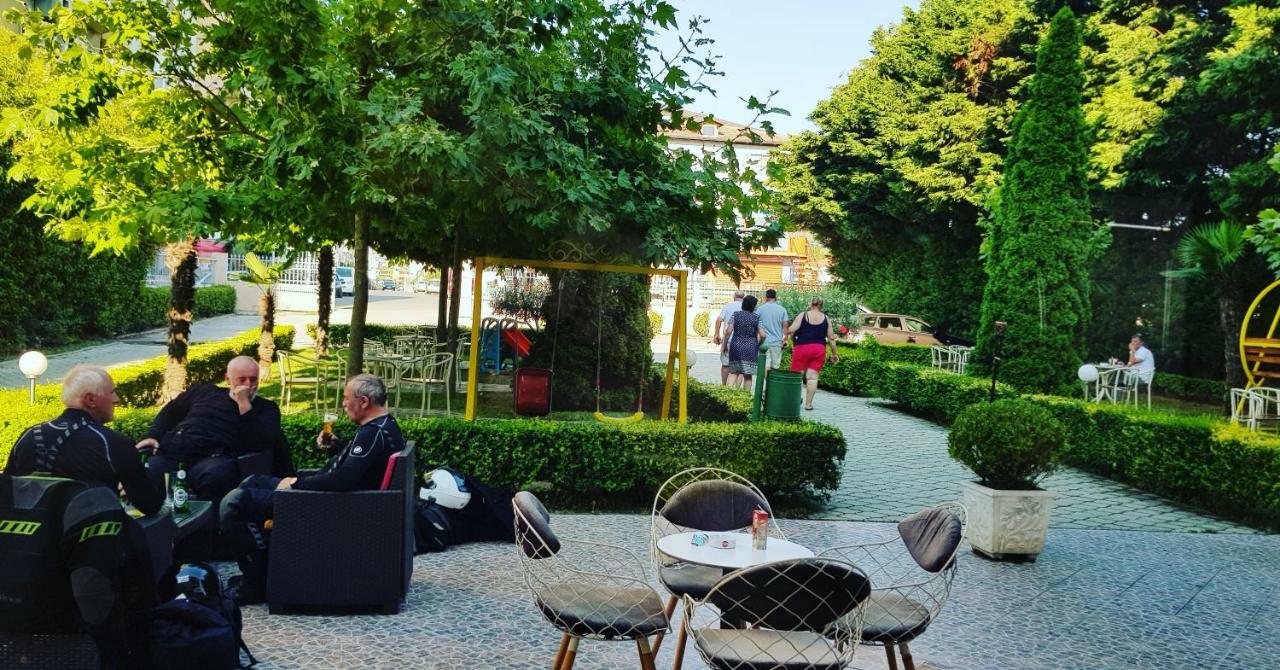 Hotel Ambasador Garden Lezhë Eksteriør billede